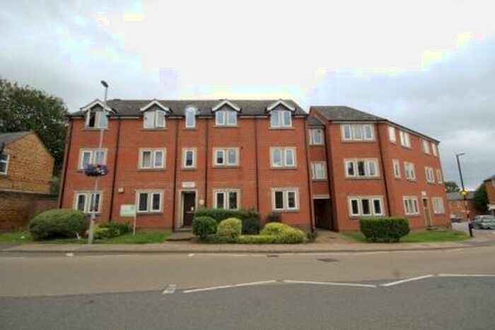 1 Bedroom Flat To Rent In High Street, Rothwell, NN14