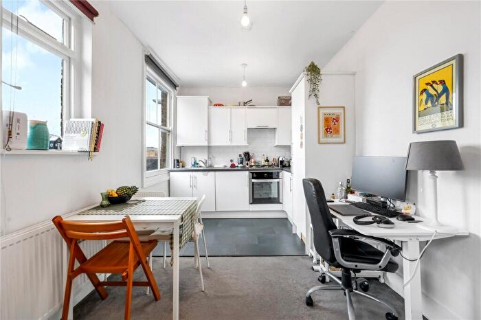 1 Bedroom Apartment To Rent In Gifford Street, N1