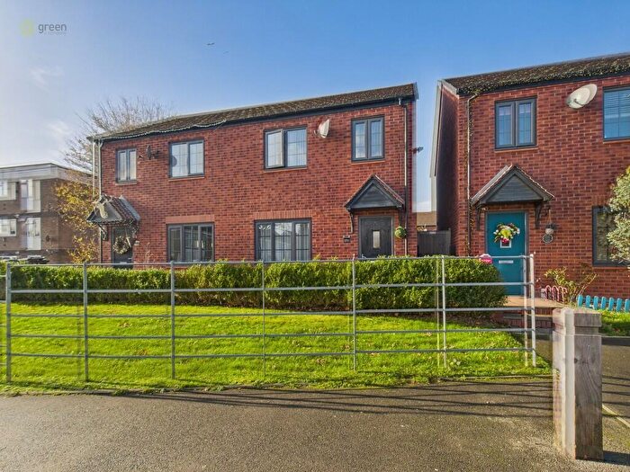 3 Bedroom Semi-Detached House For Sale In Celandine Close, Fordbridge, B37