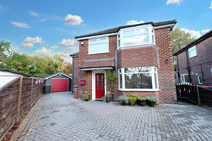 4 Bedroom Detached House For Sale In Ravensdale Gardens, Eccles, M30
