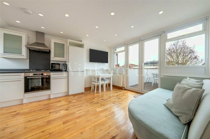 2 Bedroom Apartment To Rent In Golders Green Road, London, NW11