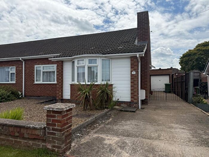 2 Bedroom Bungalow For Sale In Cedar Way, Wellingborough, Northamptonshire, NN8