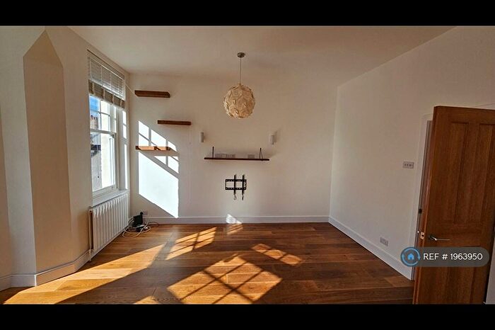 2 Bedroom Flat To Rent In Milton Road, London, N6