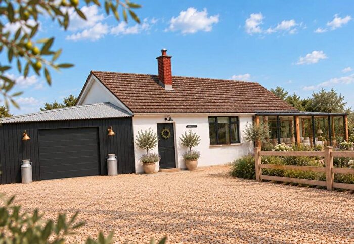 3 Bedroom Detached Bungalow For Sale In Stoney Cross, Bideford, EX39