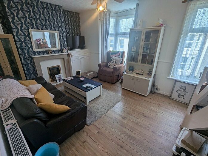 1 Bedroom Flat For Sale In New Road, Porthcawl, CF36