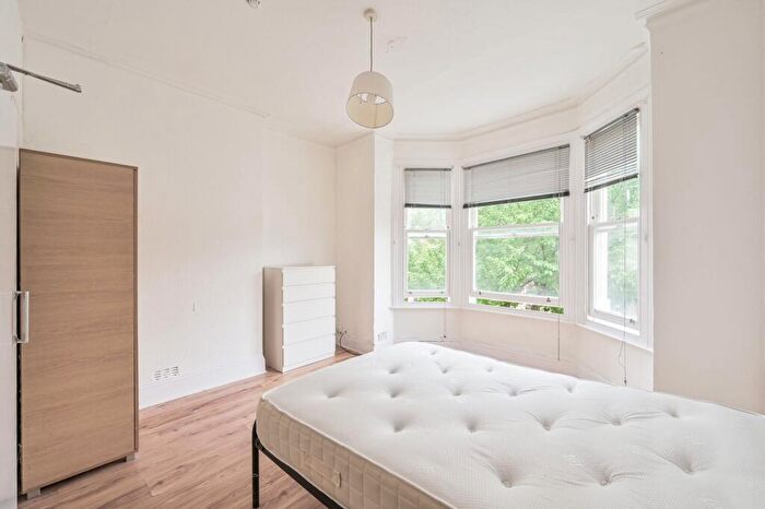 Studio To Rent In Kilbrun, Kilburn, London, NW6