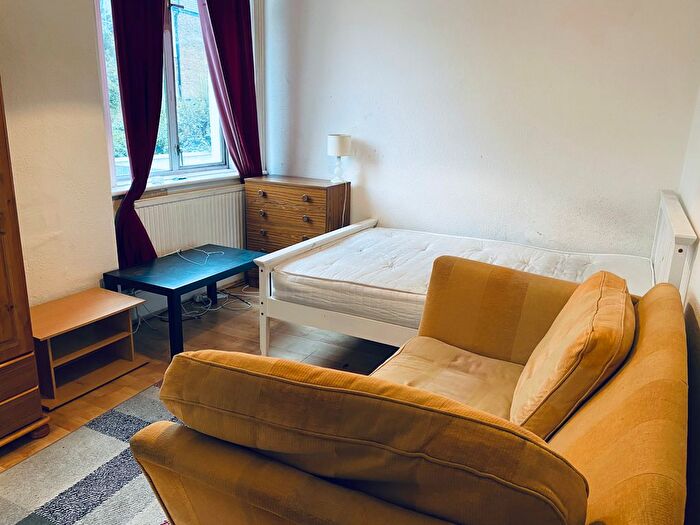 Studio To Rent In Brecknock Road, London, N19