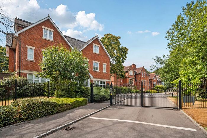 2 Bedroom Apartment To Rent In Upcross Gardens, Reading, RG1