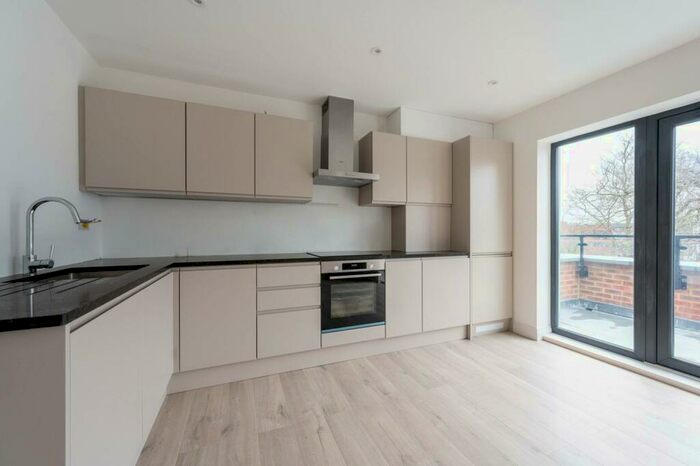 1 Bedroom Flat To Rent In More Close, Croydon, Purley, CR8