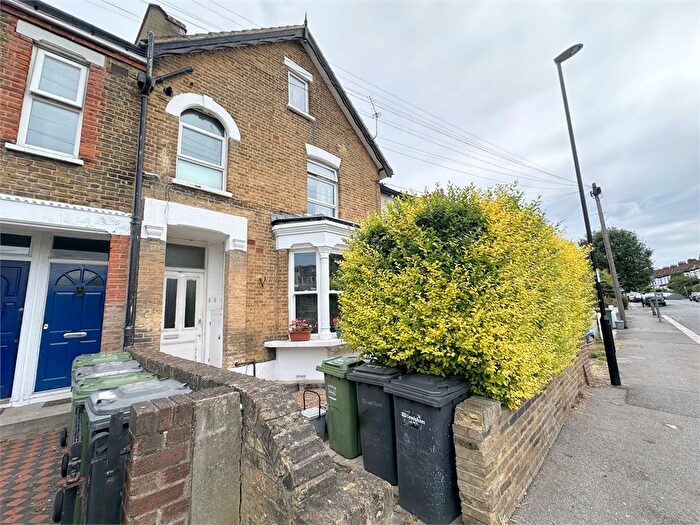 2 Bedroom Flat To Rent In George Lane, Lewisham, London, SE13