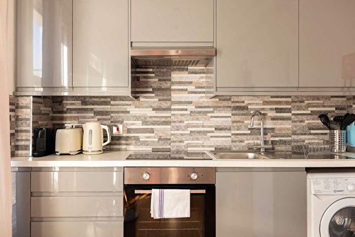 1 Bedroom Flat To Rent In Shepherd's Bush, W12