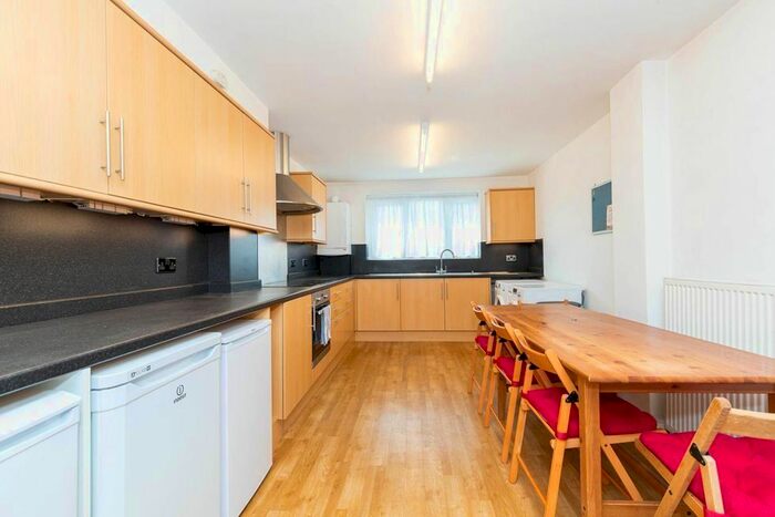 3 Bedroom Flat To Rent In Acton Street, London, WC1X