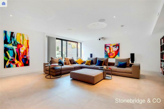 3 Bedroom Apartment To Rent In Pinnacle Close, N10