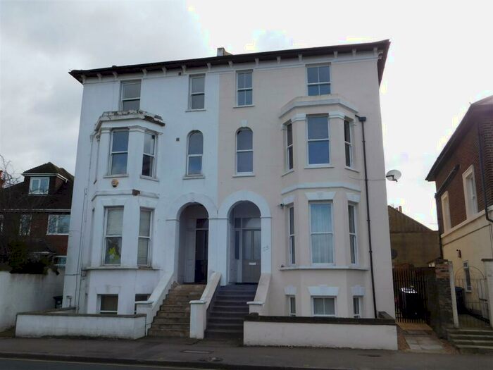 1 Bedroom Flat To Rent In Portsmouth Road, Surbiton, KT6