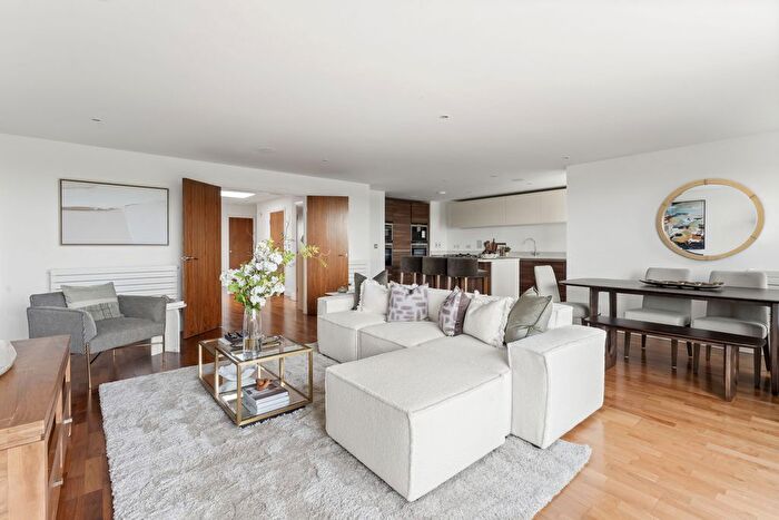 4 Bedroom Flat For Sale In Twickenham Road, London, TW11