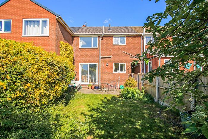 3 Bedroom Town House For Sale In Smithy Close, Crofton, Wakefield, WF4