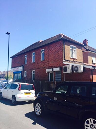 2 Bedroom Flat To Rent In Whitton Road, Hounslow, TW3