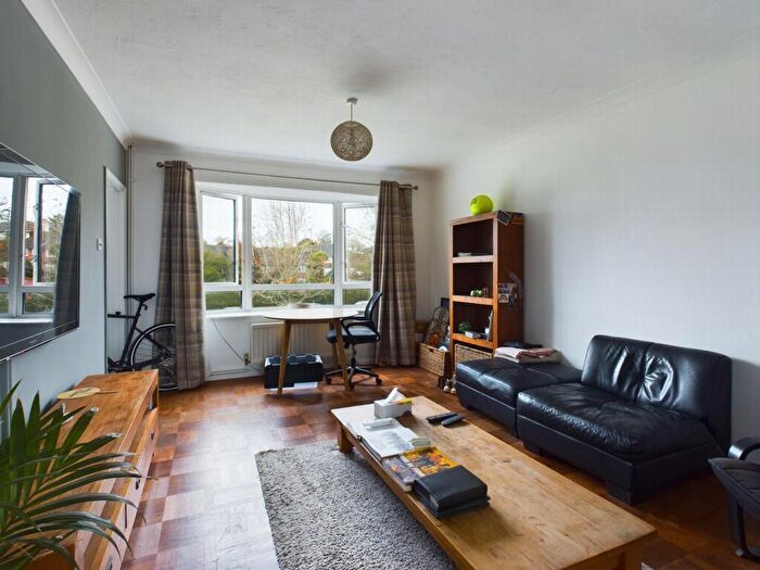 2 Bedroom Flat For Sale In Queens Court, Haywards Heath, RH16