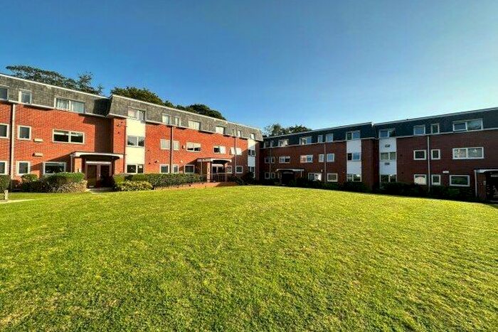 2 Bedroom Flat To Rent In Ulverscroft, Prenton, CH43