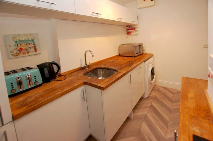 2 Bedroom Flat For Sale In Beulah Road, Tunbridge Wells, TN1