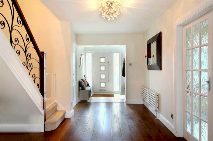 6 Bedroom Detached House To Rent In Green Lane, Burnham, Slough, SL1
