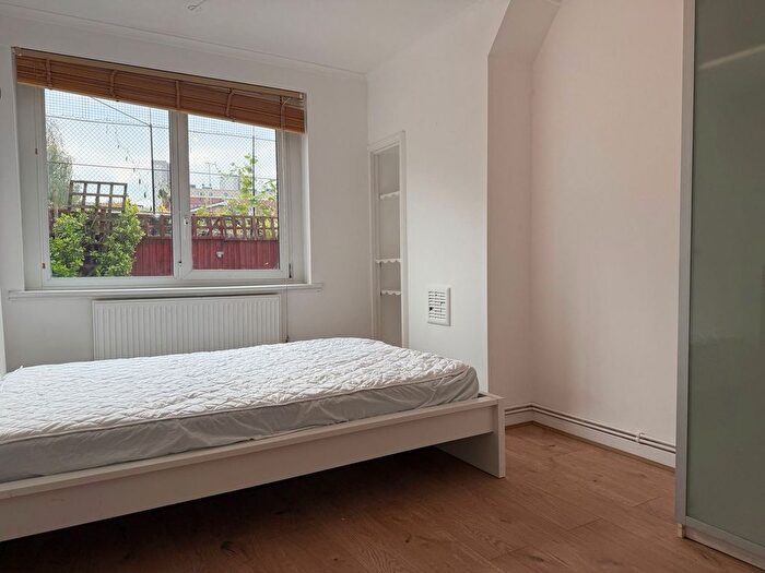 2 Bedroom Flat To Rent In Benworth Street, London, E3