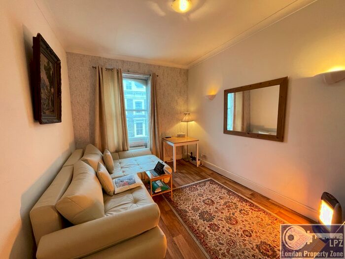 2 Bedroom Flat To Rent In Finborough Road, West Brompton, Earls Court, SW10