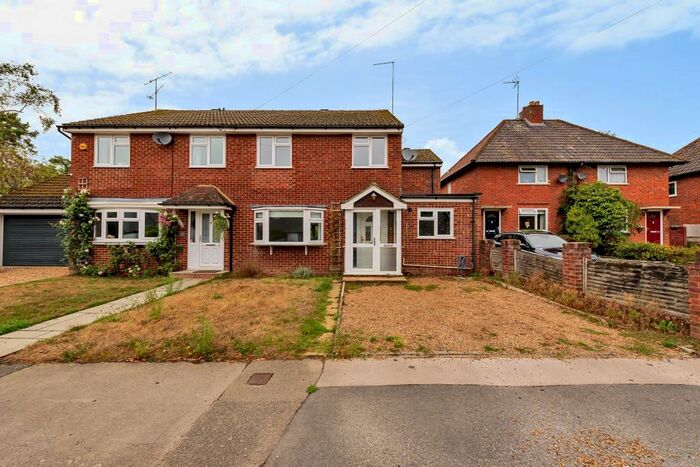 4 Bedroom Semi-Detached House To Rent In Wokingham, Berkshire, RG41