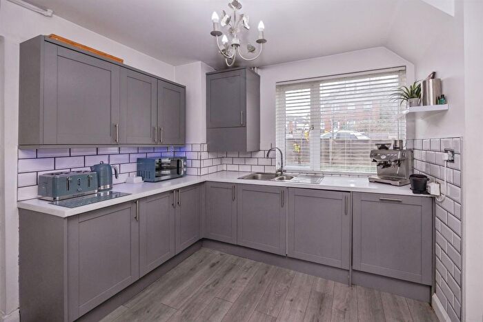 3 Bedroom Semi-Detached House For Sale In Deerhurst Crescent, Portsmouth, PO6