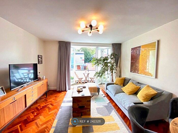 2 Bedroom Flat To Rent In Spring Grove Road, Richmond, TW10