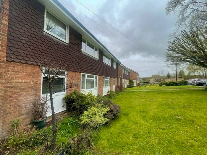 2 Bedroom Maisonette To Rent In Ilex Close, Hardingstone, Northampton, NN4