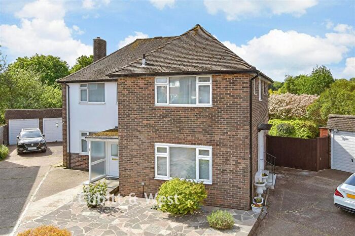 2 Bedroom Maisonette For Sale In Courtlands Crescent, Banstead, Surrey, SM7