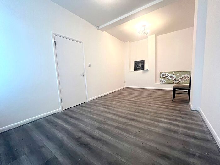 2 Bedroom Flat To Rent In East Street, Barking, IG11