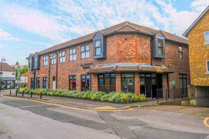 2 Bedroom Flat To Rent In Molesey Road, Hersham, Walton-On-Thames, KT12