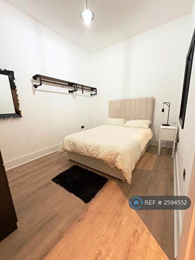 1 Bedroom Flat To Rent In Tudor House, Brighouse, HD6