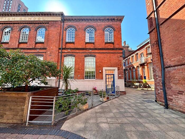 2 Bedroom Apartment For Sale In Scholars Gate, Severn Street, Birmingham, West Midlands, B1
