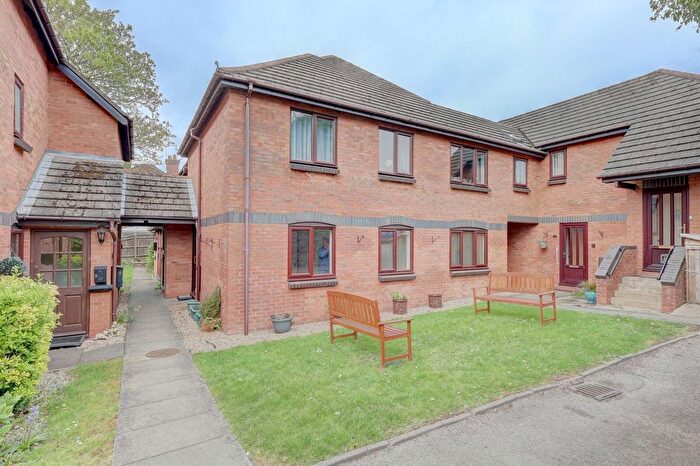 2 Bedroom Flat For Sale In Longwick Road, Princes Risborough, Buckinghamshire, HP27