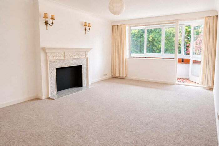 3 Bedroom Flat To Rent In Eastmead Court, Stoke Bishop, BS9