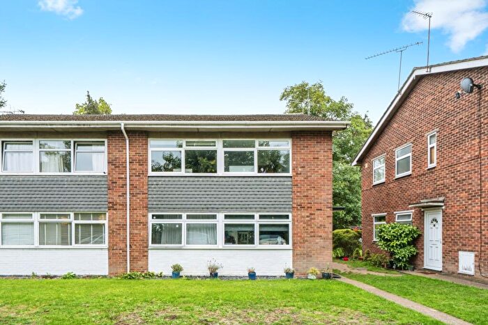 2 Bedroom Flat For Sale In Petersham Close, Byfleet, West Byfleet, Surrey, KT14