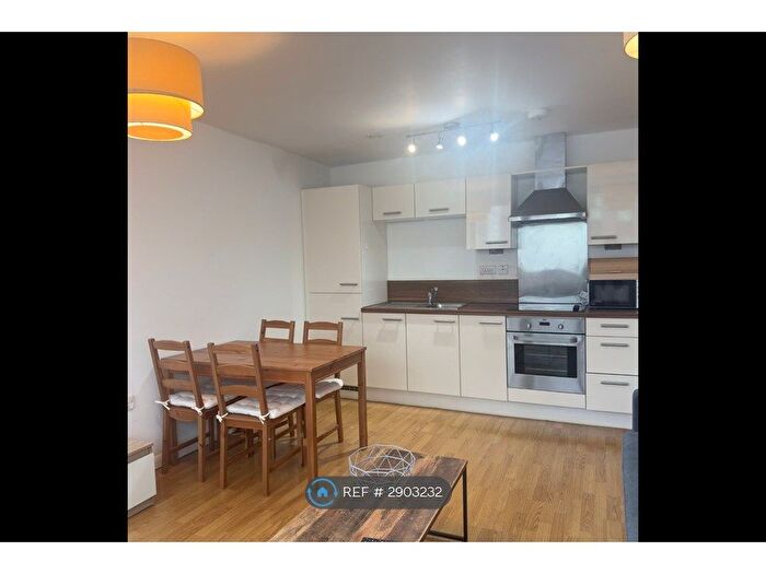 2 Bedroom Flat To Rent In Mann Island, Liverpool, L3
