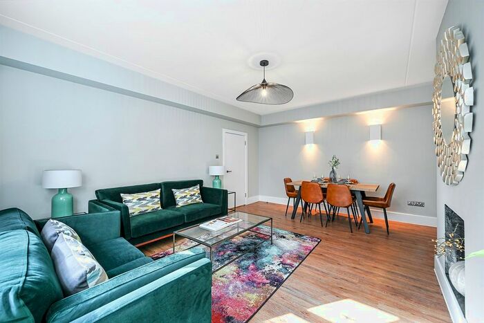 2 Bedroom Flat To Rent In Flat Richmond Court, Sloane Street, London, SW1X