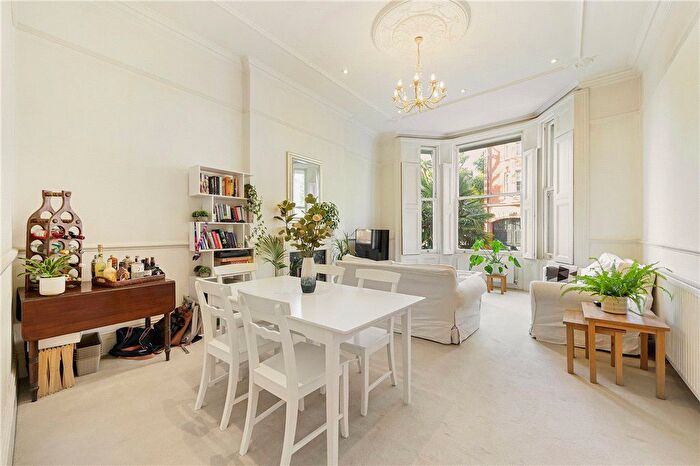 2 Bedroom Flat To Rent In Cromwell Crescent, Earls Court, London, SW5