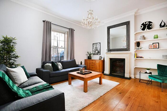 3 Bedroom Flat To Rent In Granby Hill, Bristol, BS8