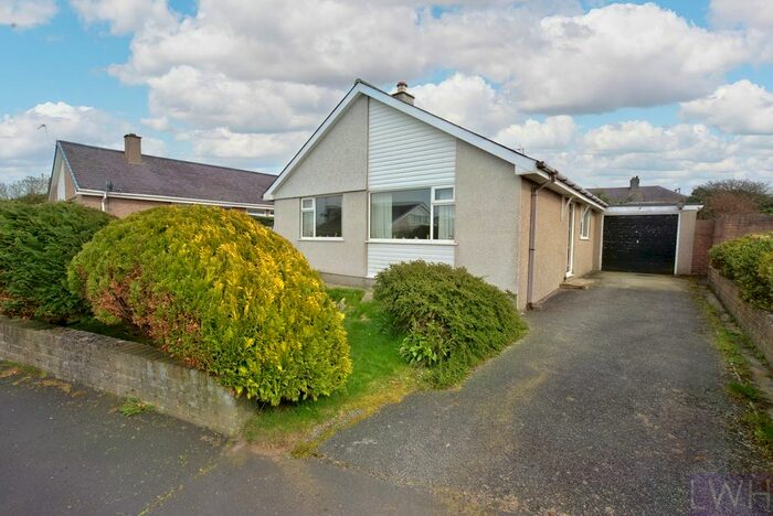3 Bedroom Bungalow For Sale In Garth Estate, Pontllyfni, Caernarfon, LL54