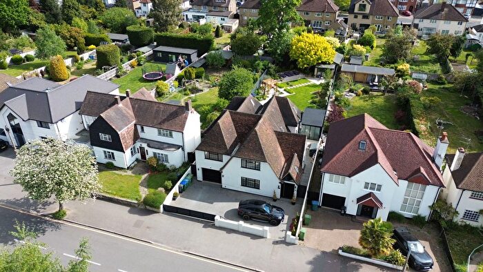 5 Bedroom Detached House For Sale In Cassiobury Drive, Watford, WD17