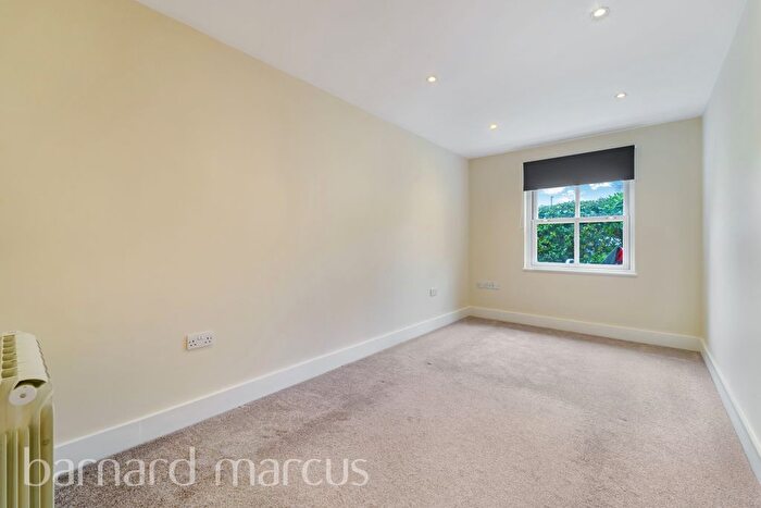 1 Bedroom Flat To Rent In High Street, Hampton, TW12