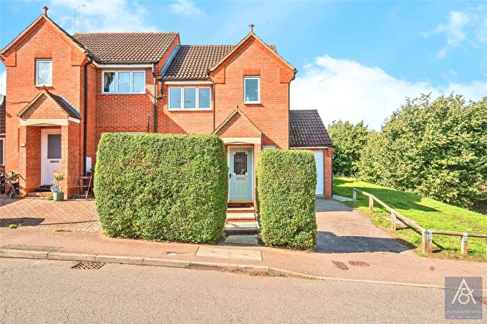 3 Bedroom Semi-Detached House For Sale In Primrose Way, Buckingham, Buckinghamshire, MK18