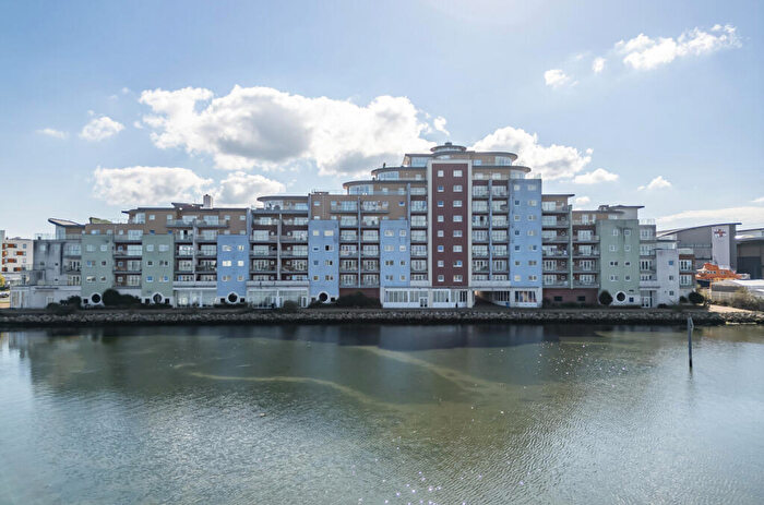 1 Bedroom Apartment For Sale In Lifeboat Quay, Poole, Dorset, BH15