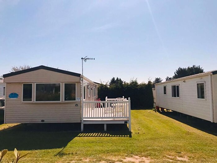 2 Bedroom Mobile/park Home For Sale In Butt Lane, Burgh Castle, NR31