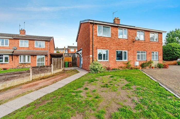 3 Bedroom Semi-detached House For Sale In Elmwood Close, Cannock, WS11